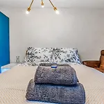Pet-friendly Flat W/ Garden Patio & Smart Tv בריסטול