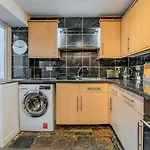 公寓 Pet-friendly Flat W/ Garden Patio & Smart Tv *