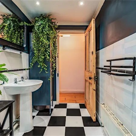 Apartamento Pet-friendly Flat W/ Garden Patio & Smart Tv *