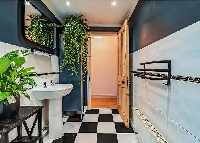 Apartamento Pet-friendly Flat W/ Garden Patio & Smart Tv *