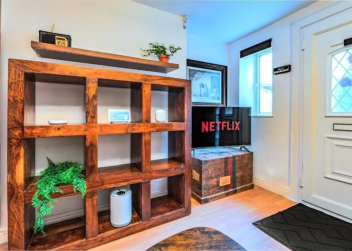 公寓 Pet-friendly Flat W/ Garden Patio & Smart Tv *