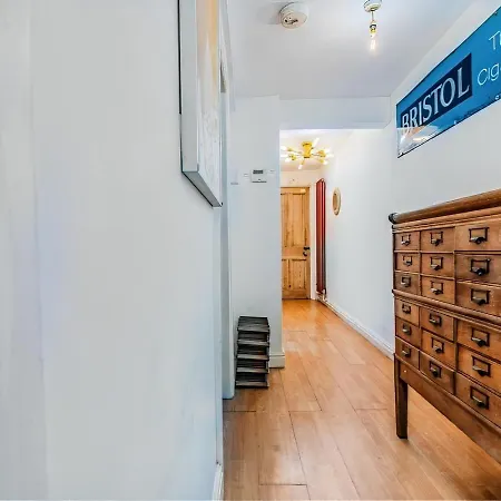 Apartment Pet-friendly Flat W/ Garden Patio & Smart Tv