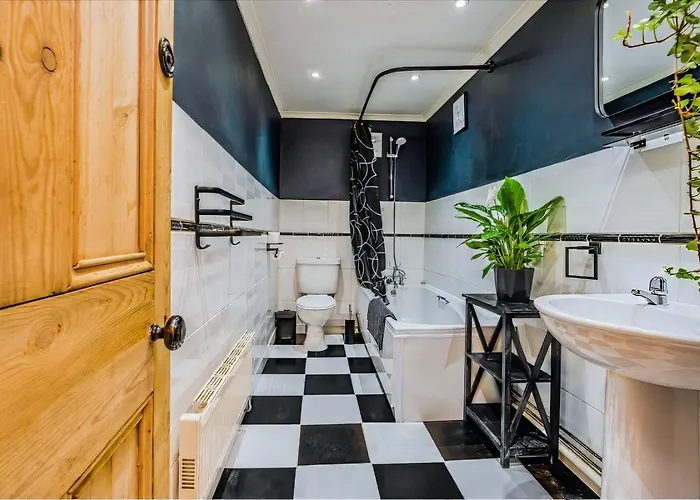 Pet-friendly Flat W/ Garden Patio & Smart Tv Apartment *